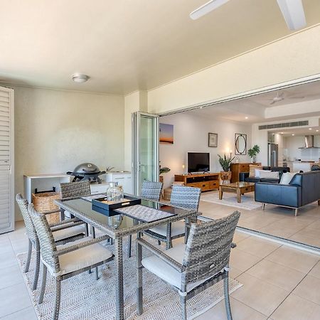 Island Views Beachfront Apartments Palm Cove Buitenkant foto