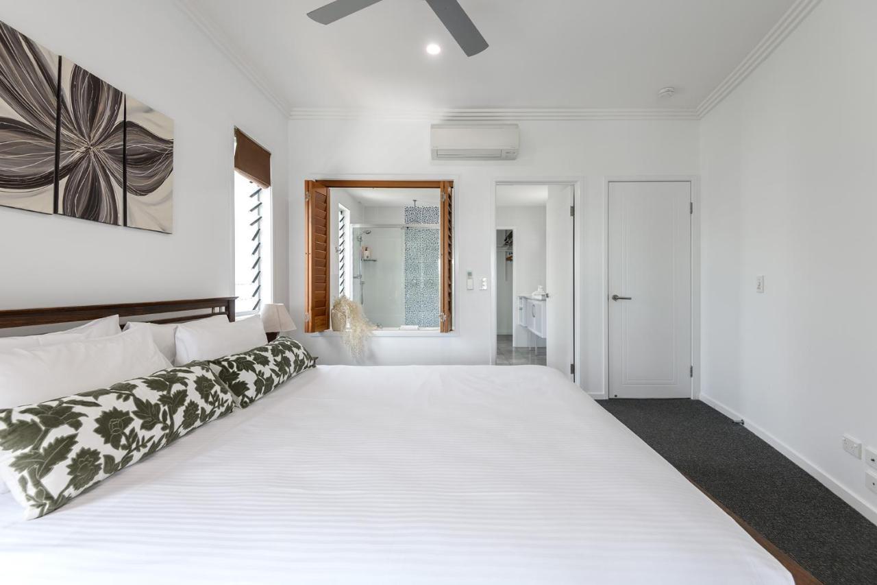 Island Views Beachfront Apartments Palm Cove Buitenkant foto