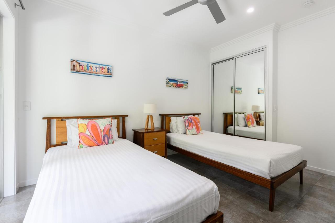 Island Views Beachfront Apartments Palm Cove Buitenkant foto