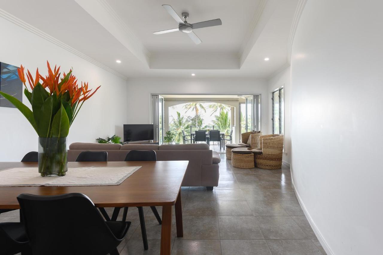 Island Views Beachfront Apartments Palm Cove Buitenkant foto