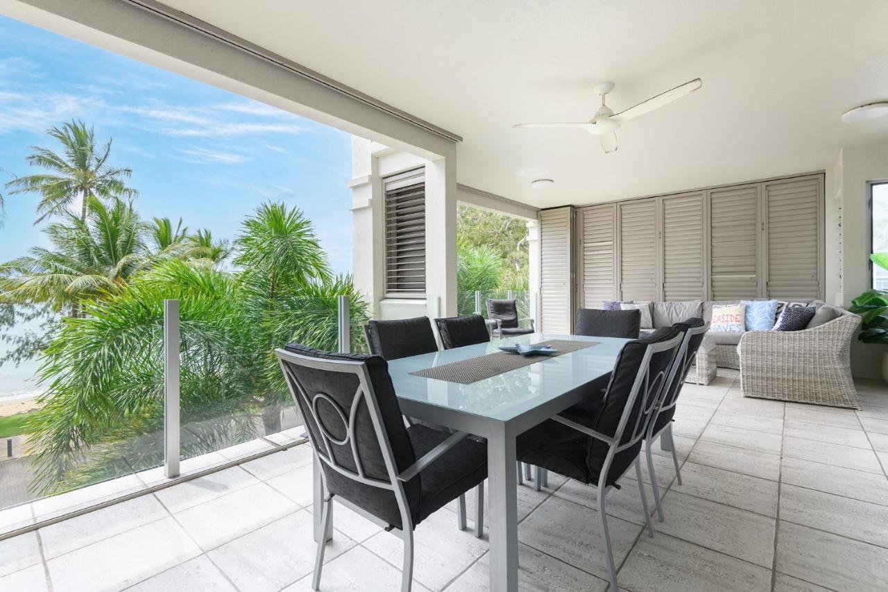Island Views Beachfront Apartments Palm Cove Buitenkant foto