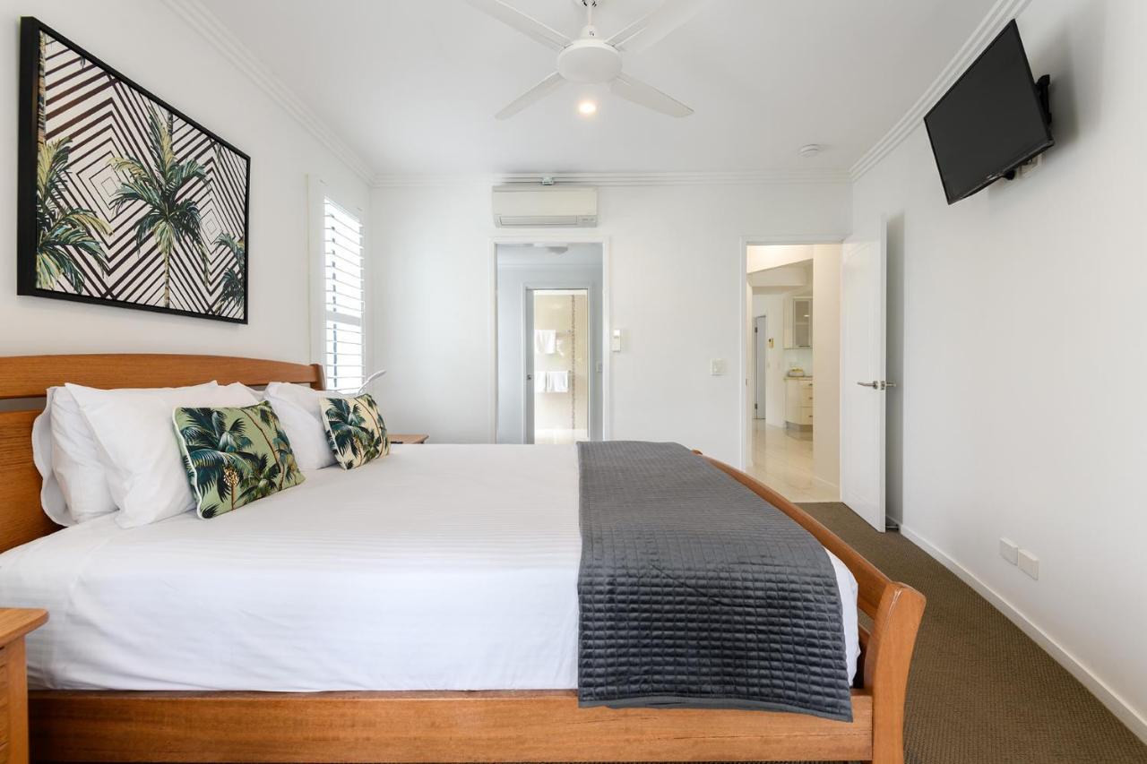 Island Views Beachfront Apartments Palm Cove Buitenkant foto