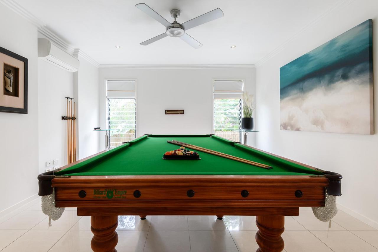 Island Views Beachfront Apartments Palm Cove Buitenkant foto