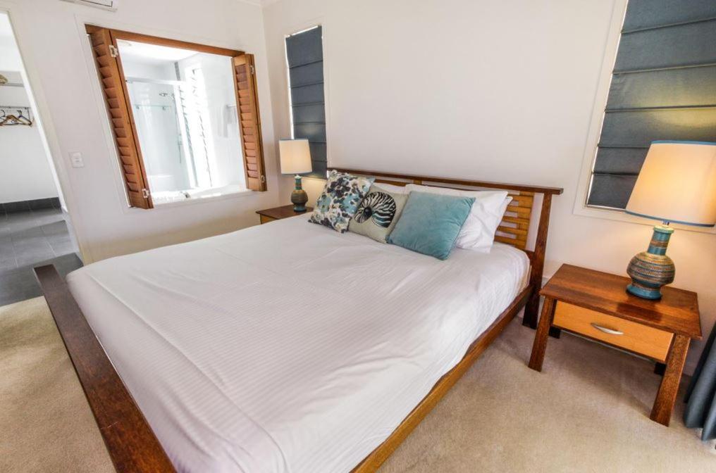 Island Views Beachfront Apartments Palm Cove Buitenkant foto