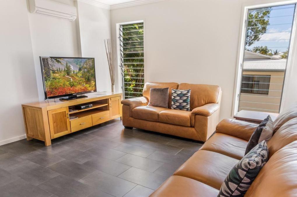 Island Views Beachfront Apartments Palm Cove Buitenkant foto
