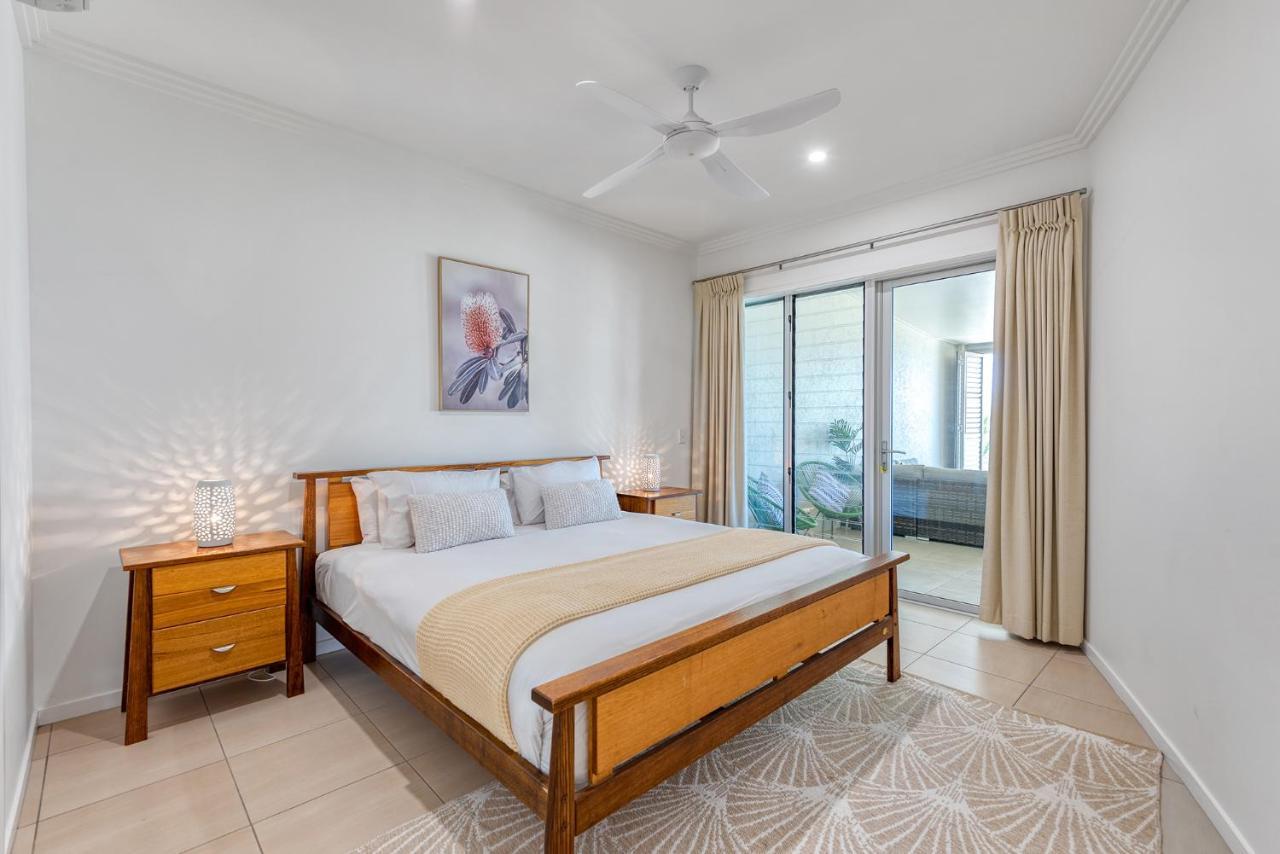 Island Views Beachfront Apartments Palm Cove Buitenkant foto