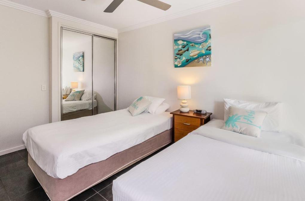 Island Views Beachfront Apartments Palm Cove Buitenkant foto
